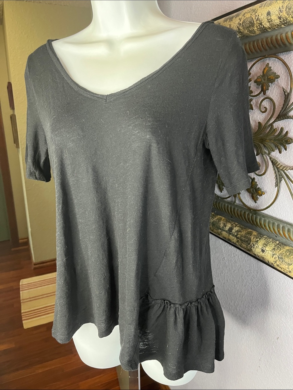 Lovely Gap Black Ruffled Hem Short Sleeve Top XS